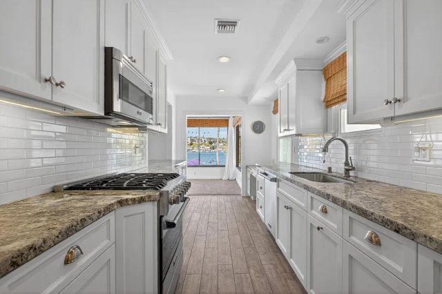2137 Channel, Newport Beach, CA 92661