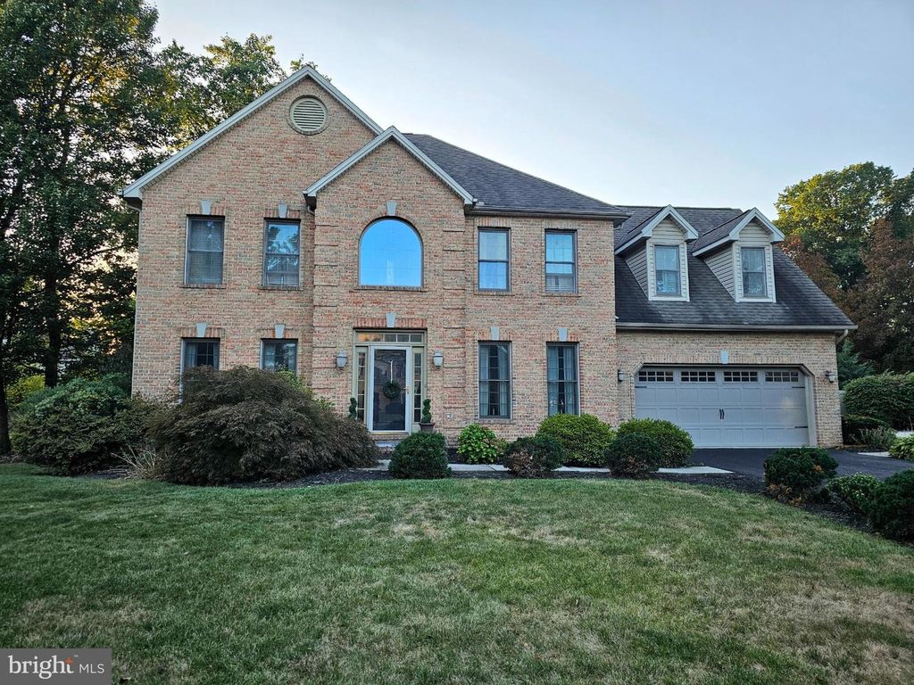 1303 KING ARTHUR DR, Mechanicsburg, PA 17050