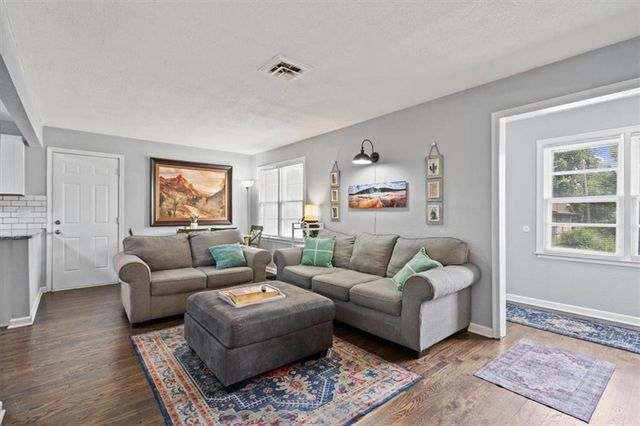 5000 S Crysler Avenue, Independence, MO 64055