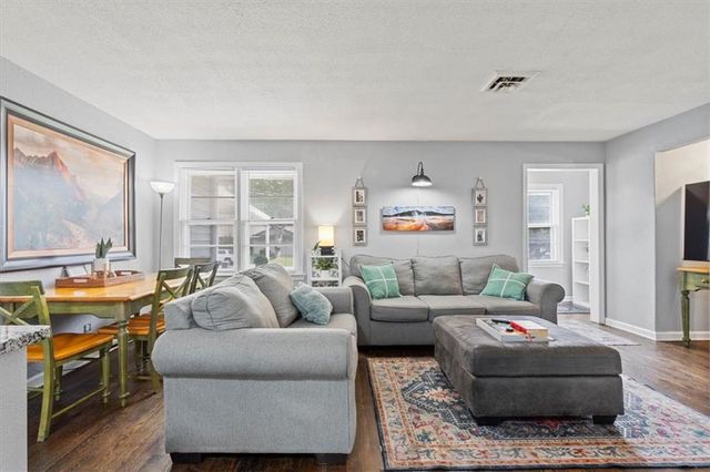 5000 S Crysler Avenue, Independence, MO 64055