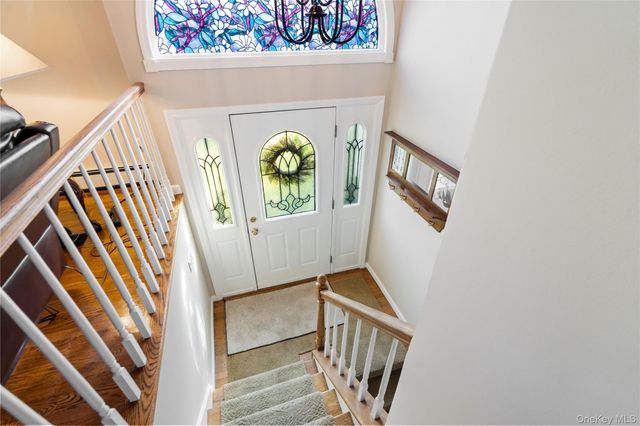 24 Biltmore Avenue Extension, Oakdale, NY 11769