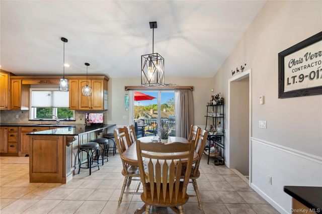 24 Biltmore Avenue Extension, Oakdale, NY 11769