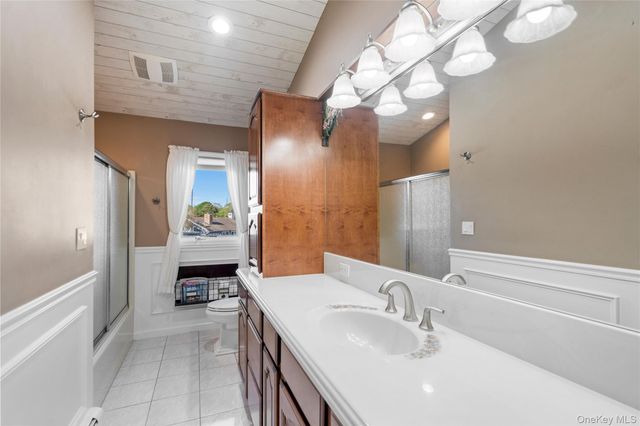 24 Biltmore Avenue Extension, Oakdale, NY 11769
