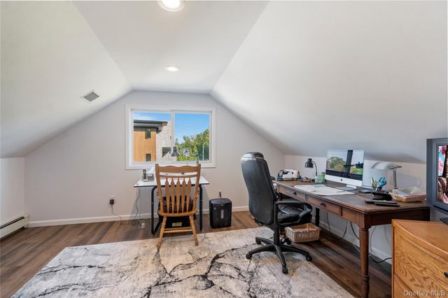 24 Biltmore Avenue Extension, Oakdale, NY 11769