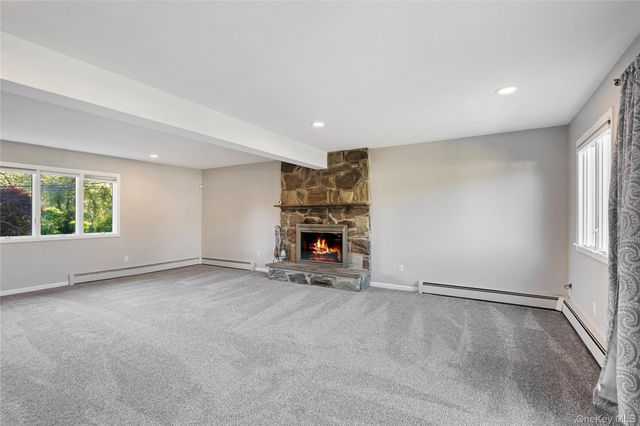 24 Biltmore Avenue Extension, Oakdale, NY 11769