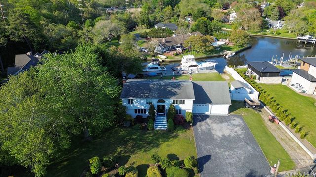 24 Biltmore Avenue Extension, Oakdale, NY 11769