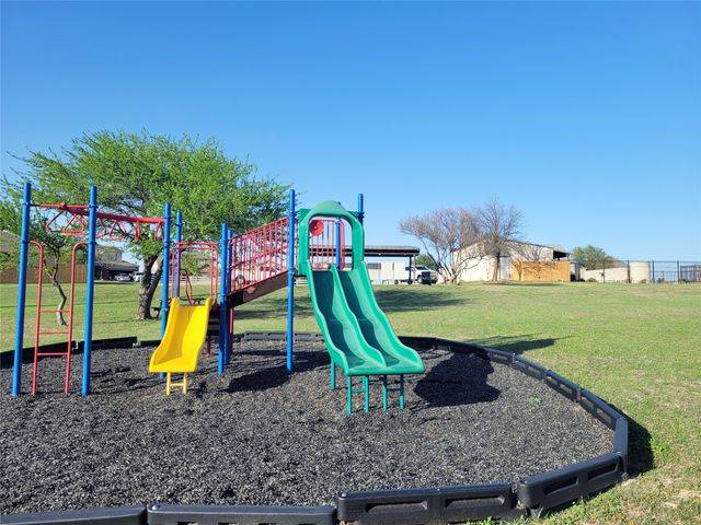 223 Drifter Drive, Newark, TX 76071