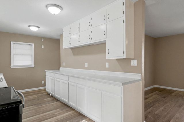 2869 S Mosley St, Wichita, KS 67216
