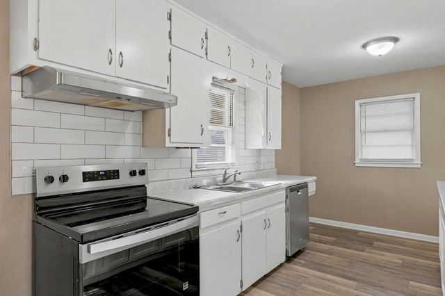 2869 S Mosley St, Wichita, KS 67216
