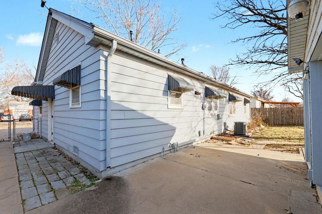 2869 S Mosley St, Wichita, KS 67216