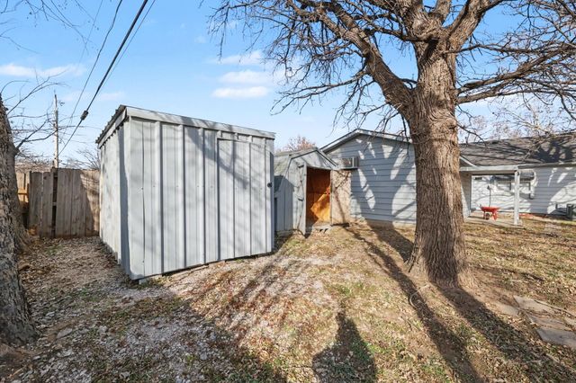 2869 S Mosley St, Wichita, KS 67216