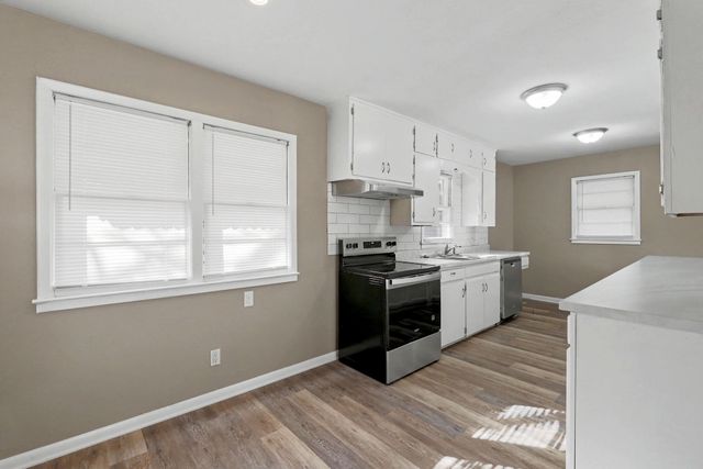 2869 S Mosley St, Wichita, KS 67216