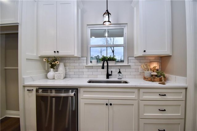 422 SOPHIE Lane, Pineville, LA 71423