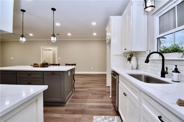 422 SOPHIE Lane, Pineville, LA 71423