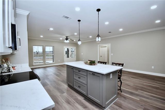 422 SOPHIE Lane, Pineville, LA 71423