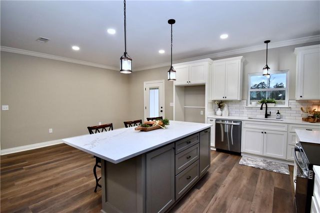422 SOPHIE Lane, Pineville, LA 71423