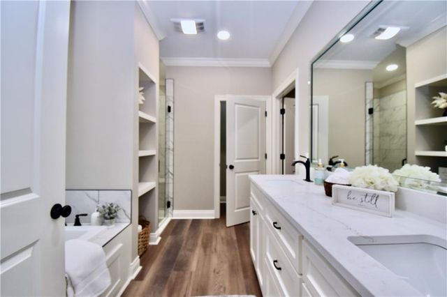 422 SOPHIE Lane, Pineville, LA 71423