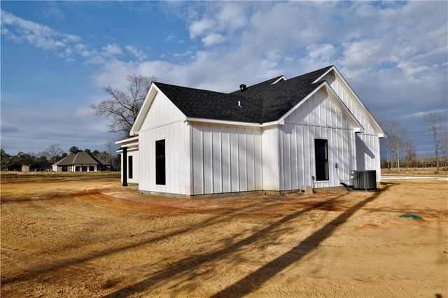 422 SOPHIE Lane, Pineville, LA 71423