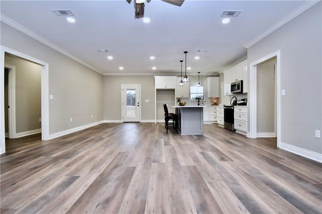 422 SOPHIE Lane, Pineville, LA 71423