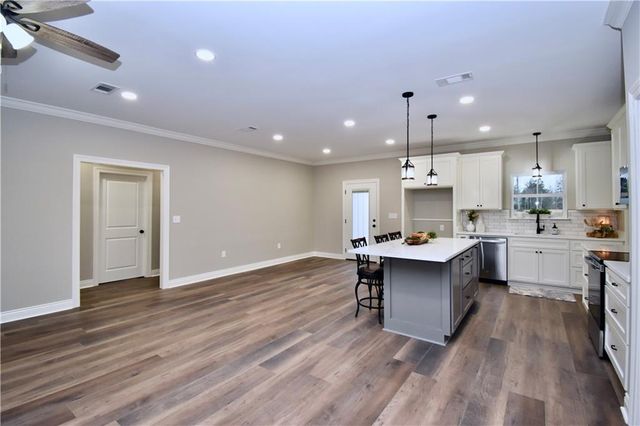 422 SOPHIE Lane, Pineville, LA 71423
