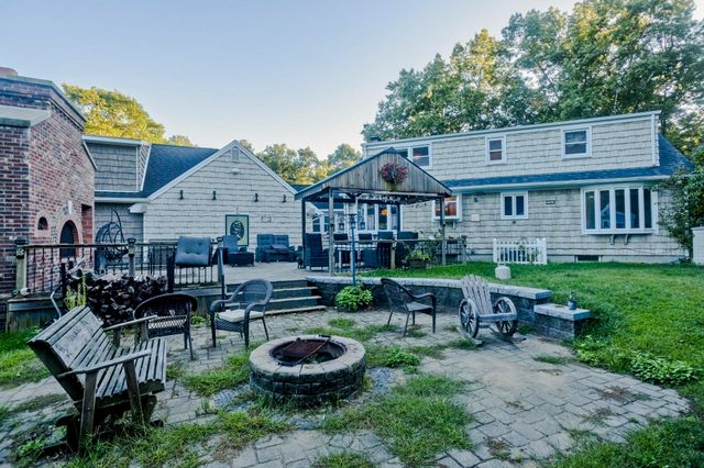 42 Glenn Dr, Wilbraham, MA 01095