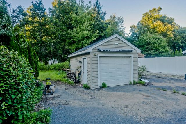 42 Glenn Dr, Wilbraham, MA 01095