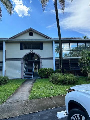 905 NE 199TH Street 204, Miami, FL 33179