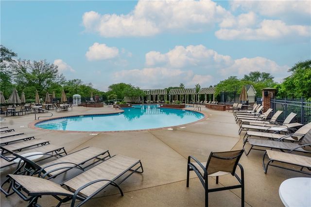 1320 Shadowood Trail, Maineville, OH 45039