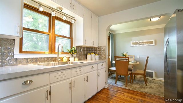 3420 Rivercrest Court, Midland, MI 48640