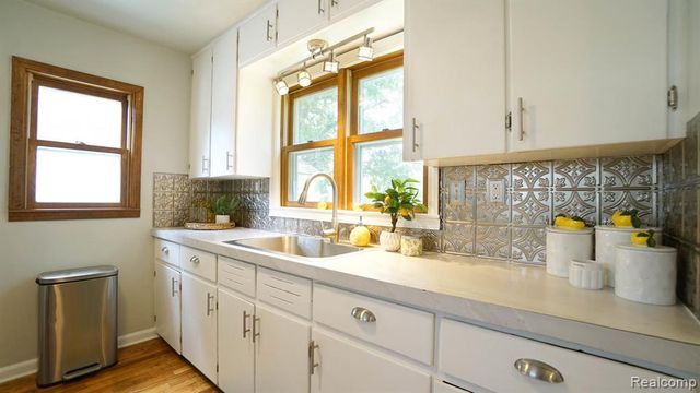 3420 Rivercrest Court, Midland, MI 48640