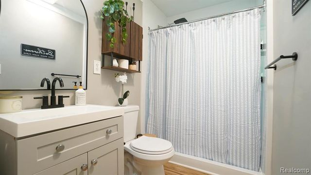 3420 Rivercrest Court, Midland, MI 48640