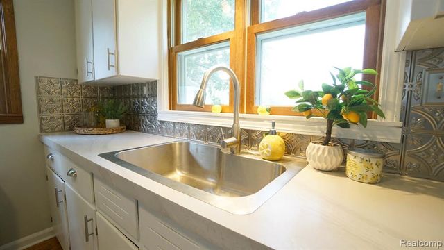 3420 Rivercrest Court, Midland, MI 48640