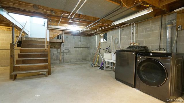 3420 Rivercrest Court, Midland, MI 48640