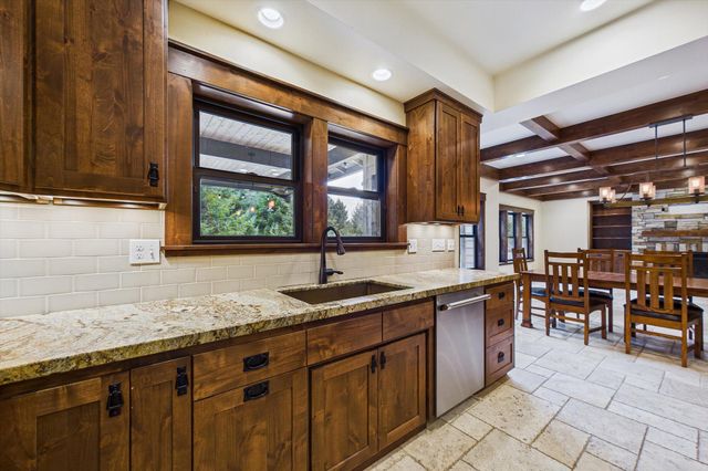 100 Antrim Lane, Bayside South, CA 95524