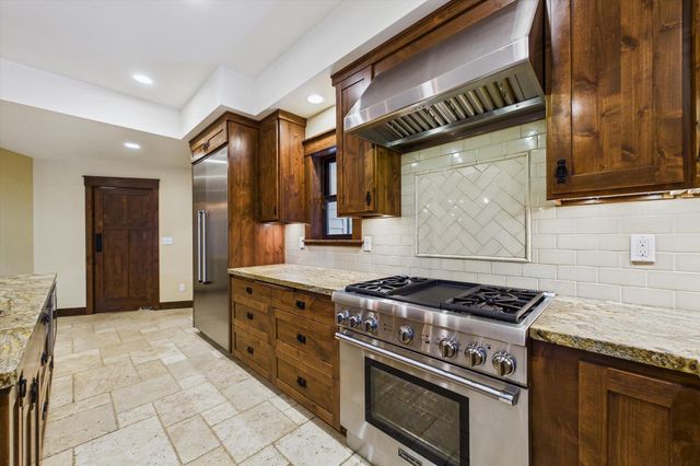 100 Antrim Lane, Bayside South, CA 95524