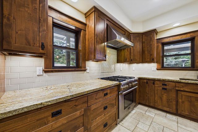 100 Antrim Lane, Bayside South, CA 95524