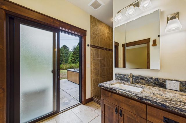 100 Antrim Lane, Bayside South, CA 95524