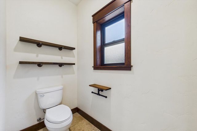 100 Antrim Lane, Bayside South, CA 95524