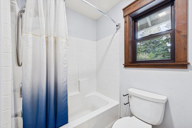 100 Antrim Lane, Bayside South, CA 95524