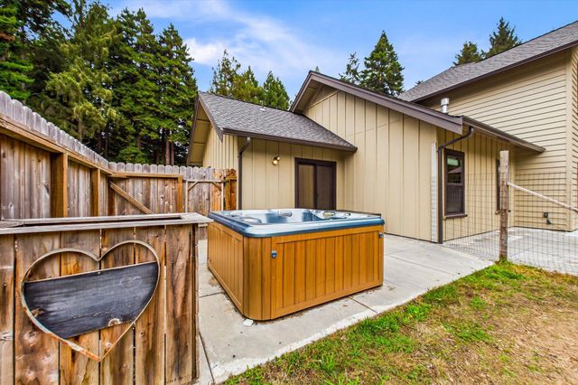 100 Antrim Lane, Bayside South, CA 95524