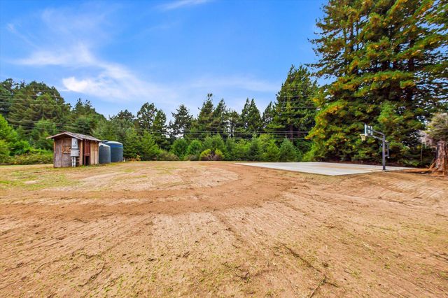 100 Antrim Lane, Bayside South, CA 95524