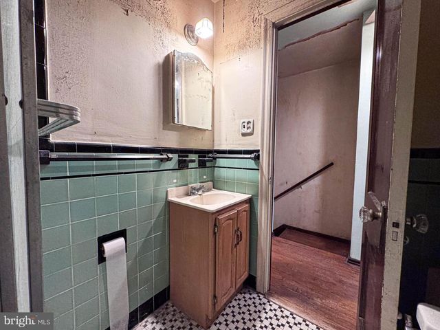 537 25TH PL NE, Washington, DC 20002