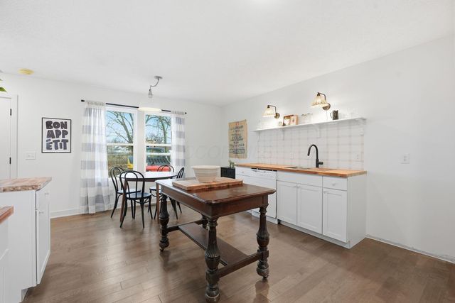 2574 Renwood Place, Columbus, OH 43211