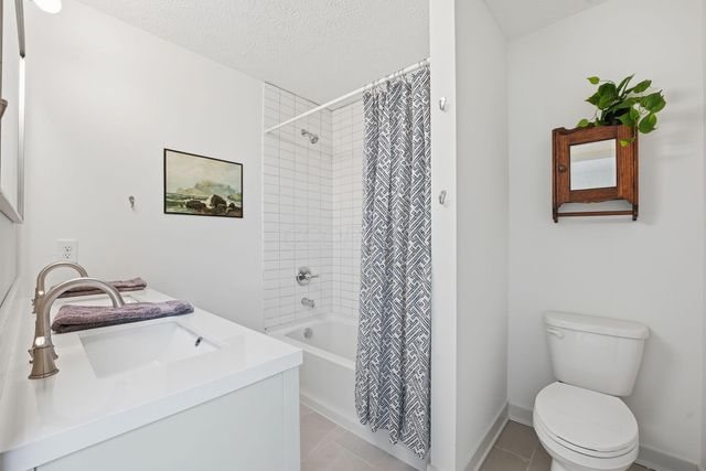 2574 Renwood Place, Columbus, OH 43211