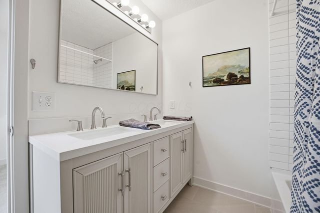 2574 Renwood Place, Columbus, OH 43211