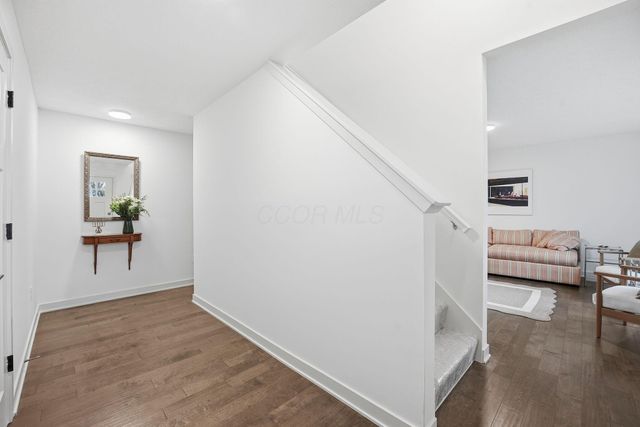 2574 Renwood Place, Columbus, OH 43211