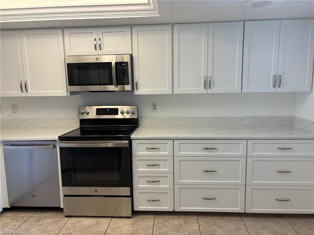 513 Lake Louise CIR 101, Naples, FL 34110