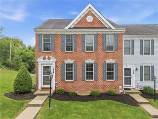328 Trotwood Dr, Robinson Twp, PA 15108