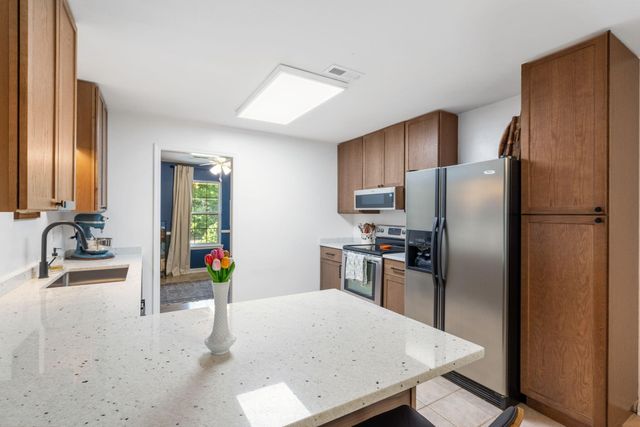 4704 ST CHARLES RD, Columbia, MO 65201