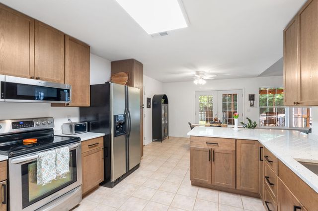 4704 ST CHARLES RD, Columbia, MO 65201
